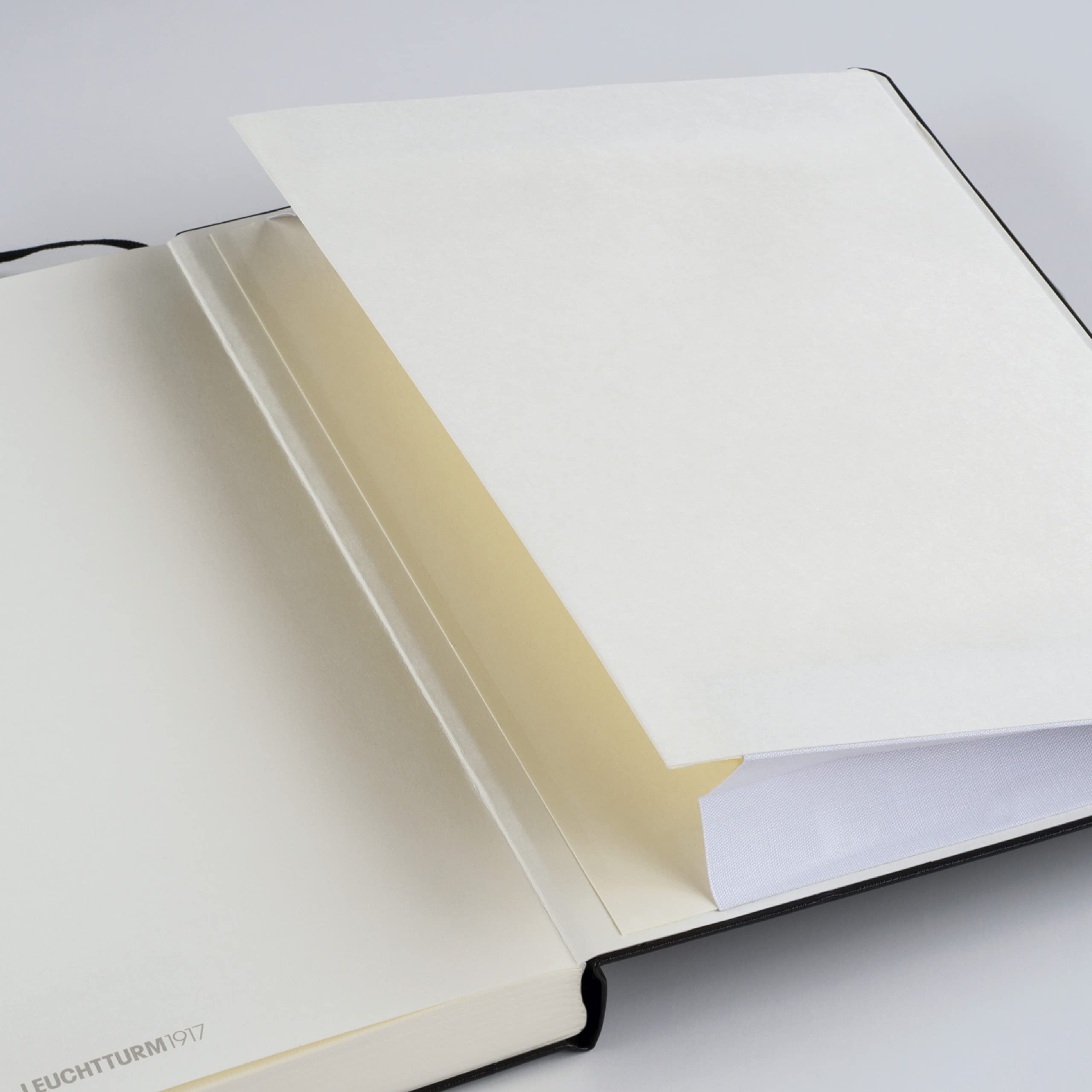 leuchtturm1917-notizbuch-master-slim-a4-hardcover-blanko-schwarz image 5