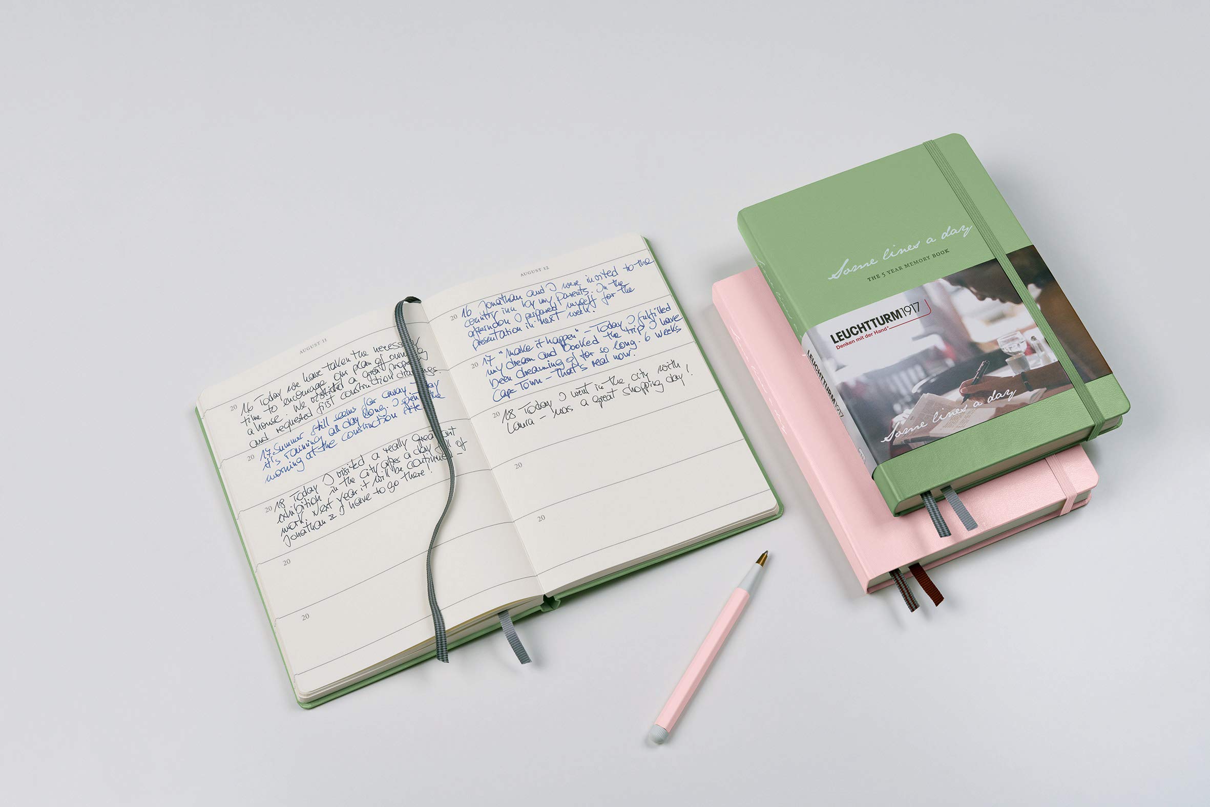 leuchtturm1917-some-lines-a-day-5-jahres-buch-medium-a5-salbei image 5
