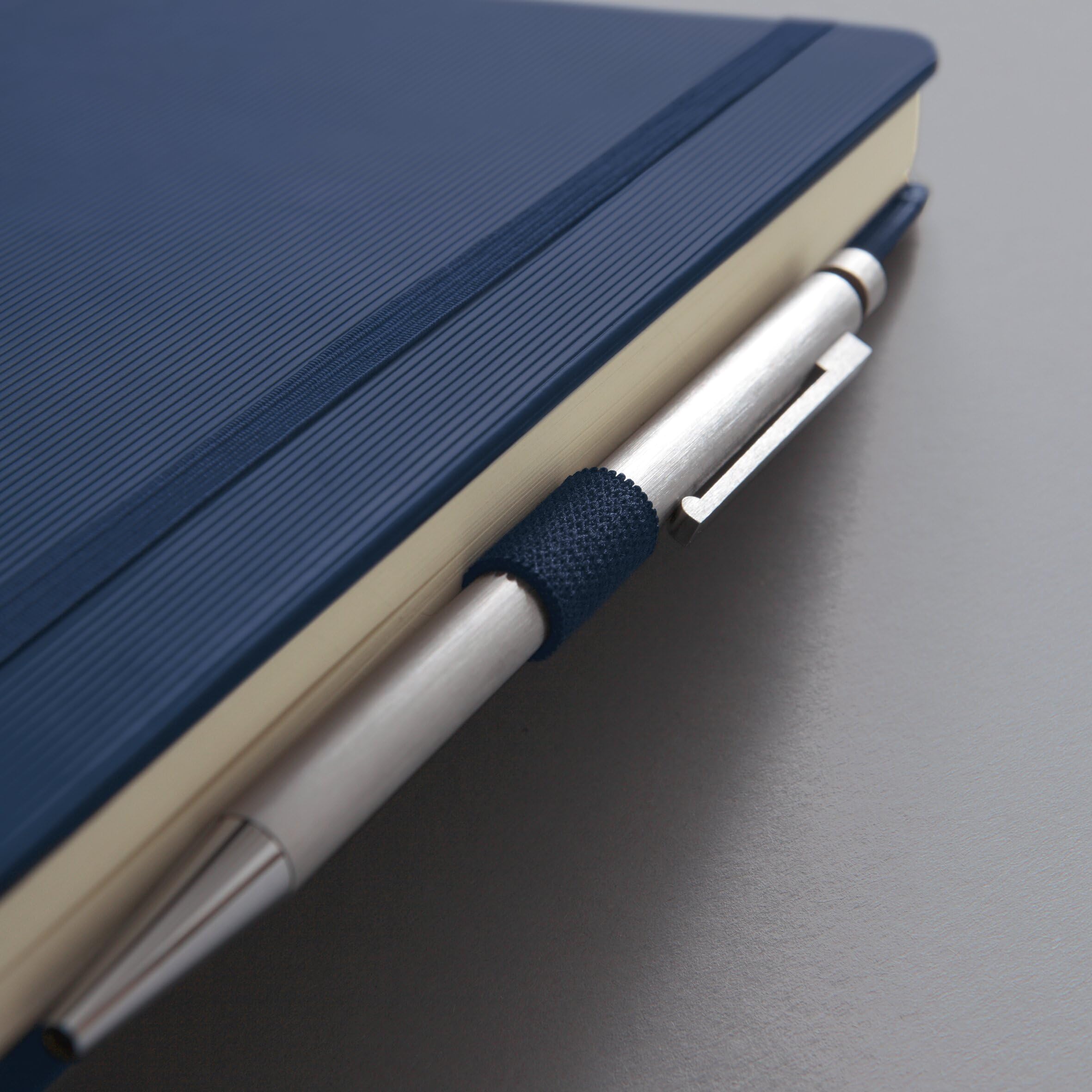 sigel-conceptum-premium-notizbuch-a4-quer-blanko-dunkelblau-hardcover-132-seiten image 4
