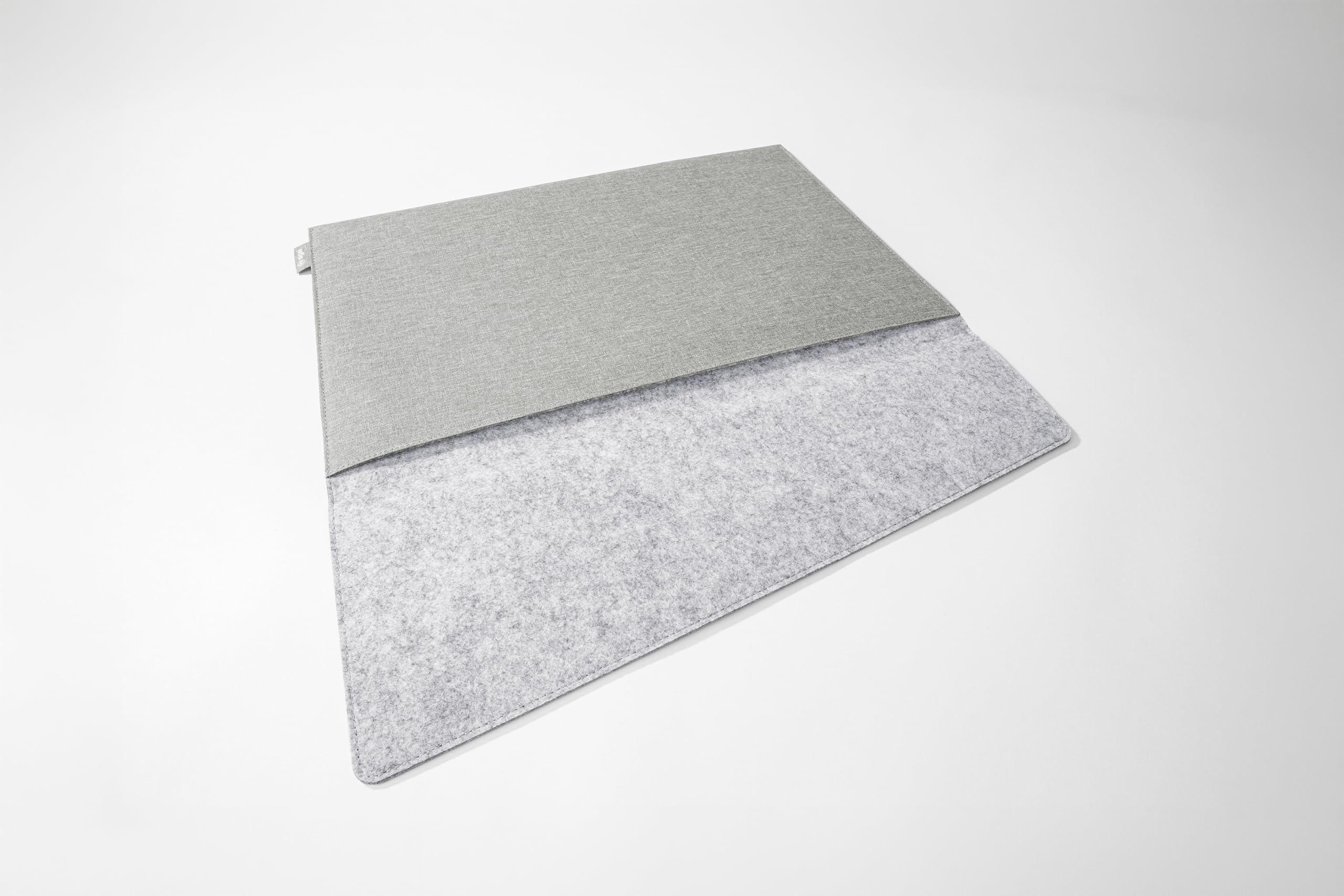 sigel-laptop-tasche-slim-sleeve-14-zoll-rpet-filz-hellgrau-mit-magnetverschluss image 4