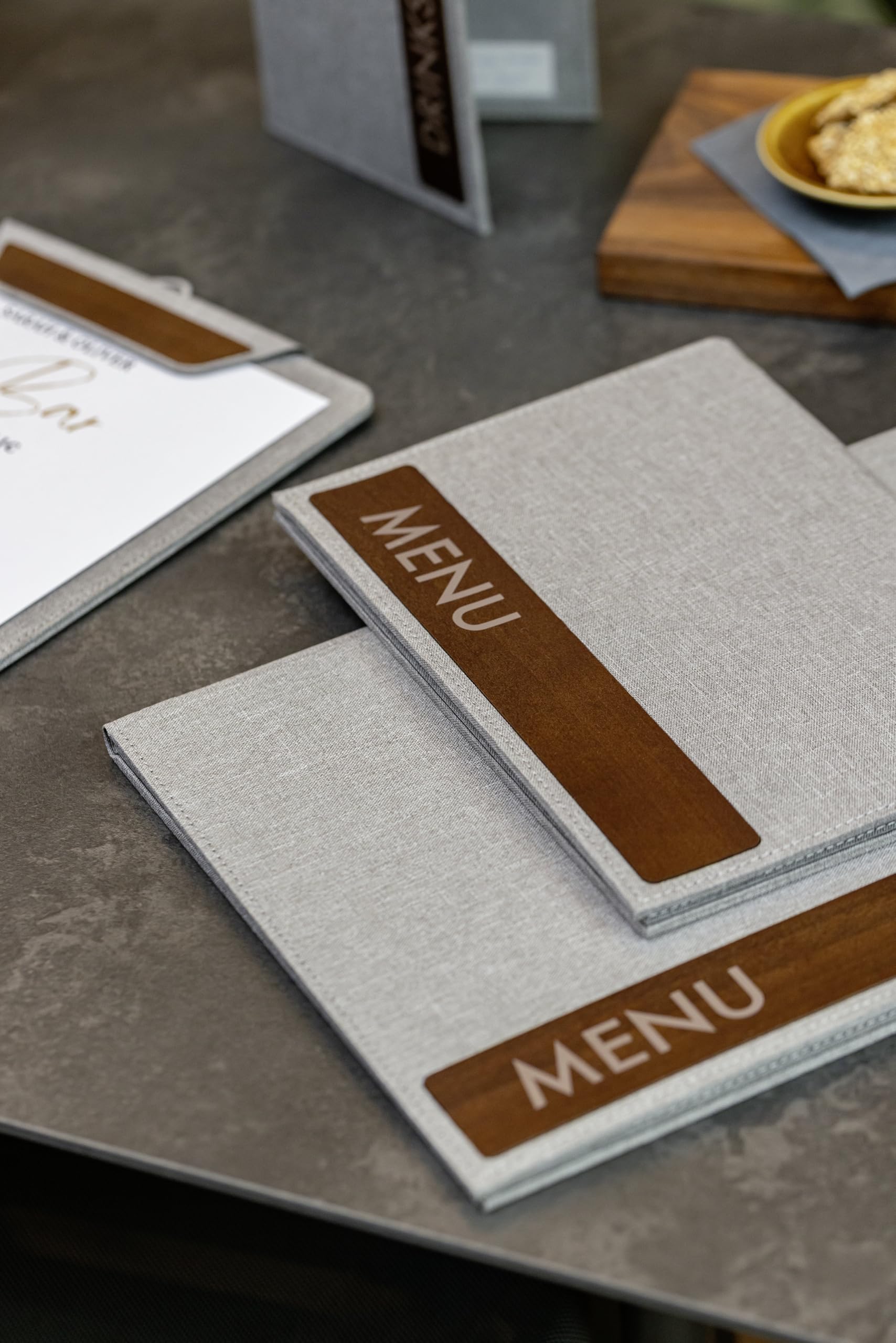 sigel-speisekartenmappe-a5-menu-mit-gummibindung-walnussholz image 5