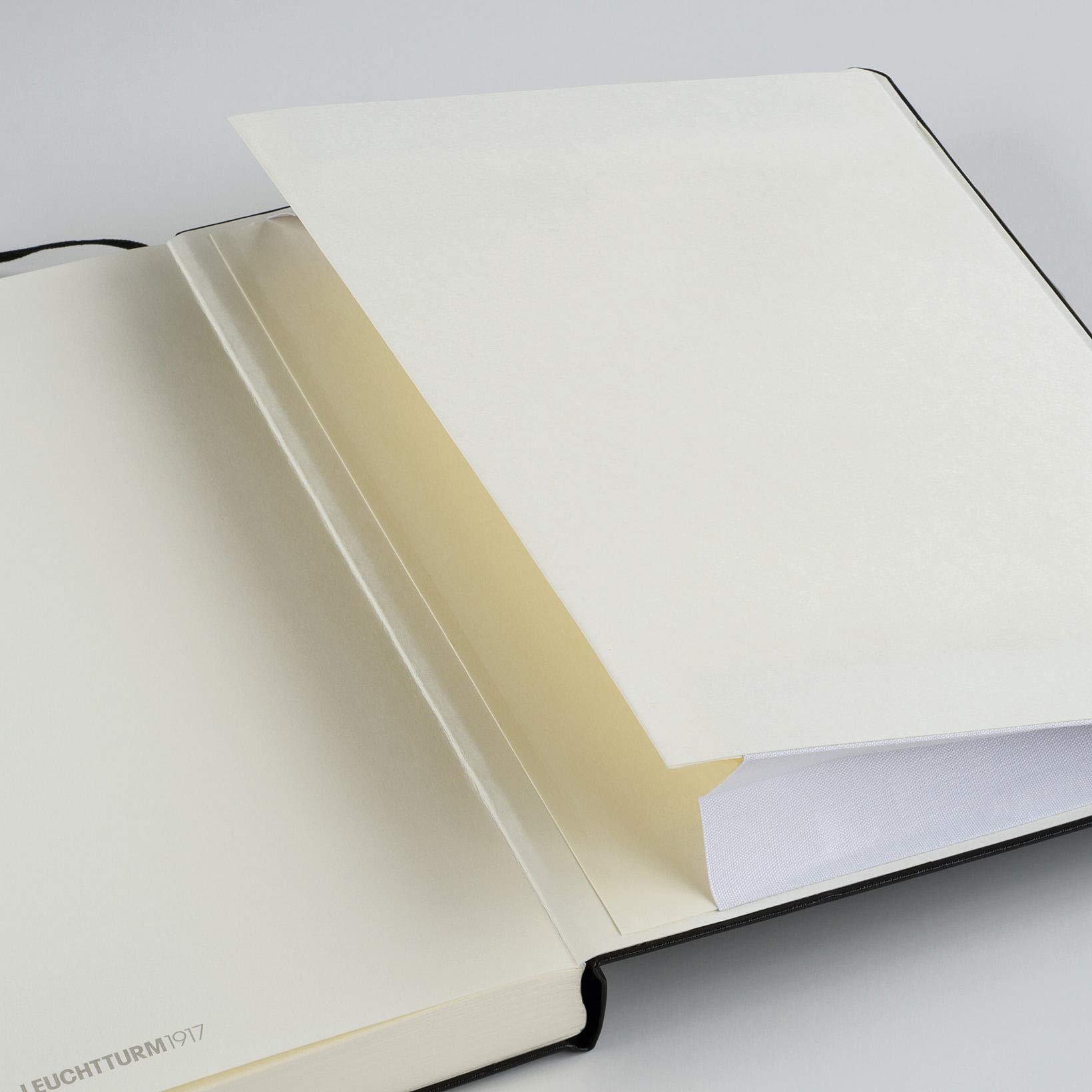 leuchtturm1917-notizbuch-master-classic-a4-hardcover-marine-dotted-233-seiten image 5